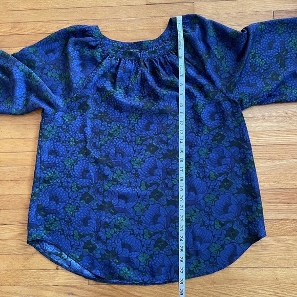 Ann Taylor Women’s Blue Floral Puff Sleeve Keyhole Blouse Top Large - Picture 9 of 9